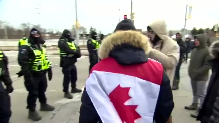 Canada police begin clearing protesters blocking bridge