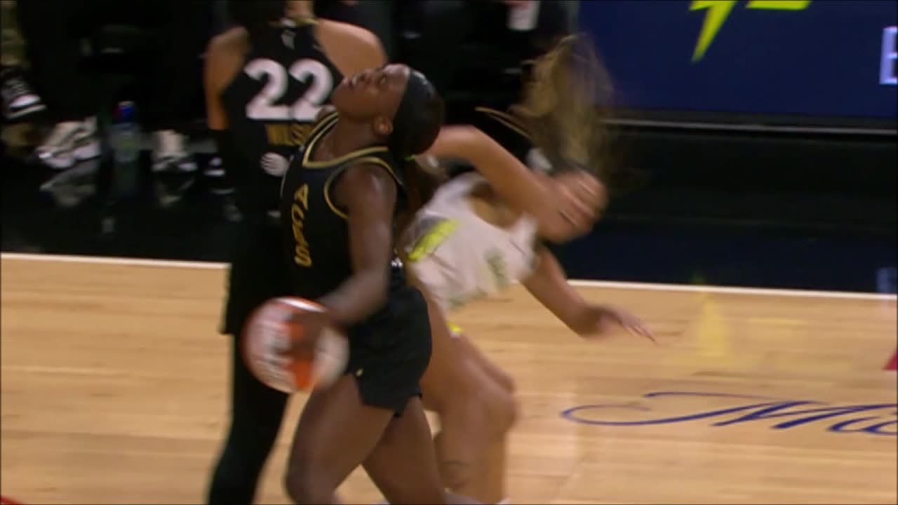 Jackie Young WHACKED In The Face After A'ja Wilson's HARD Screen Sends Burton Crashing Into Her