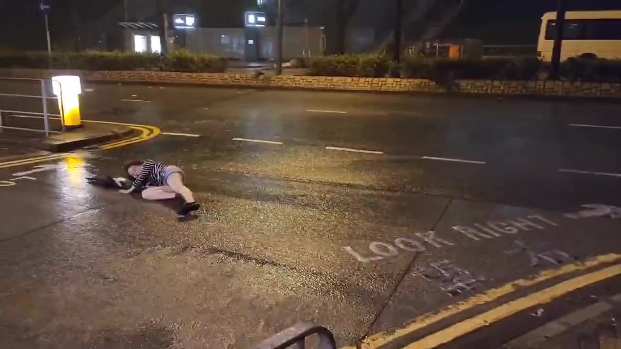Hongkong storm strongest since 1884