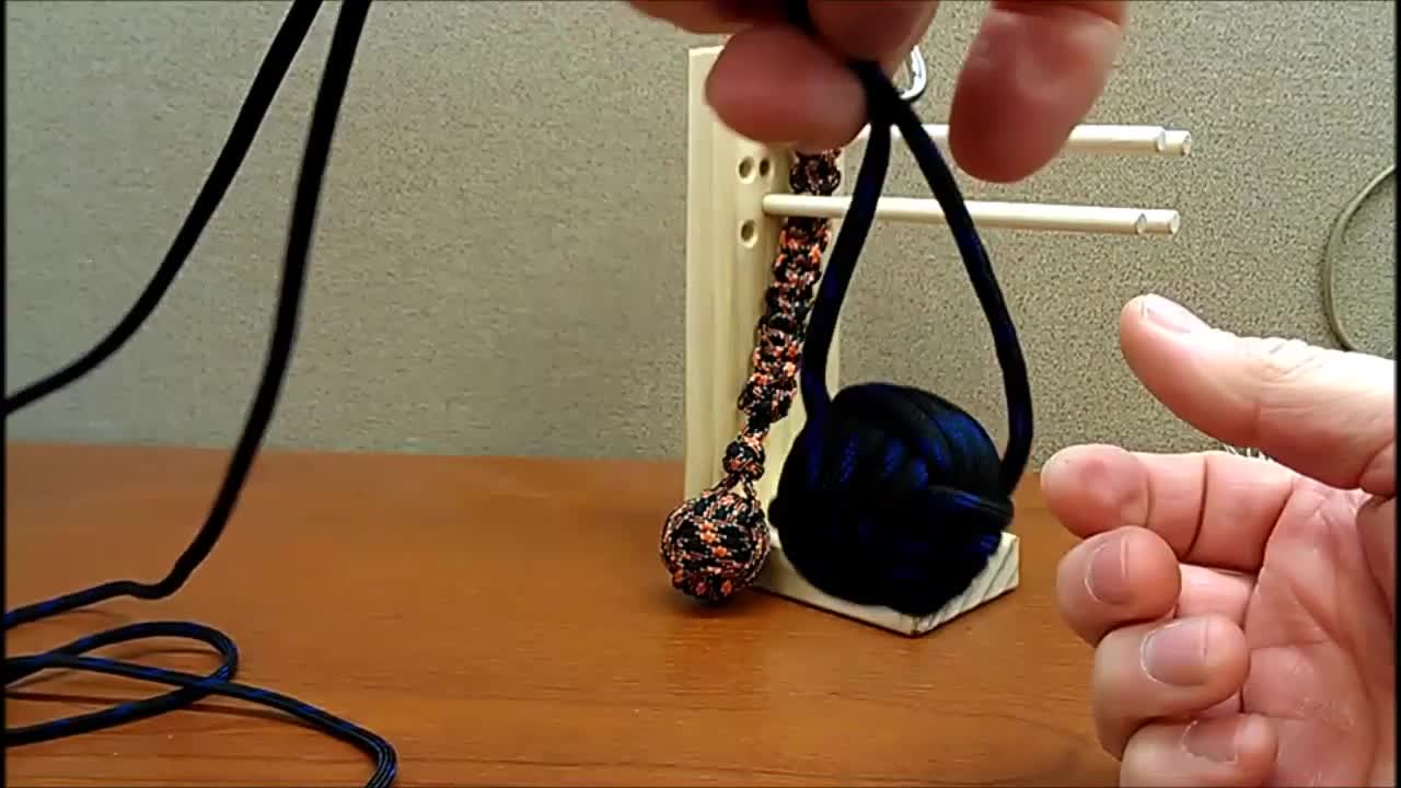 Using a monkey fist jig to tie a Monkey fist. Part 2