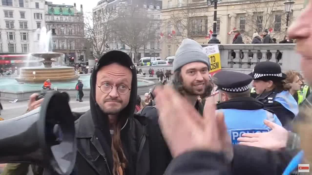 Lefty's get triggered over american flag Trafalgar square 11/01/2020 PART 2