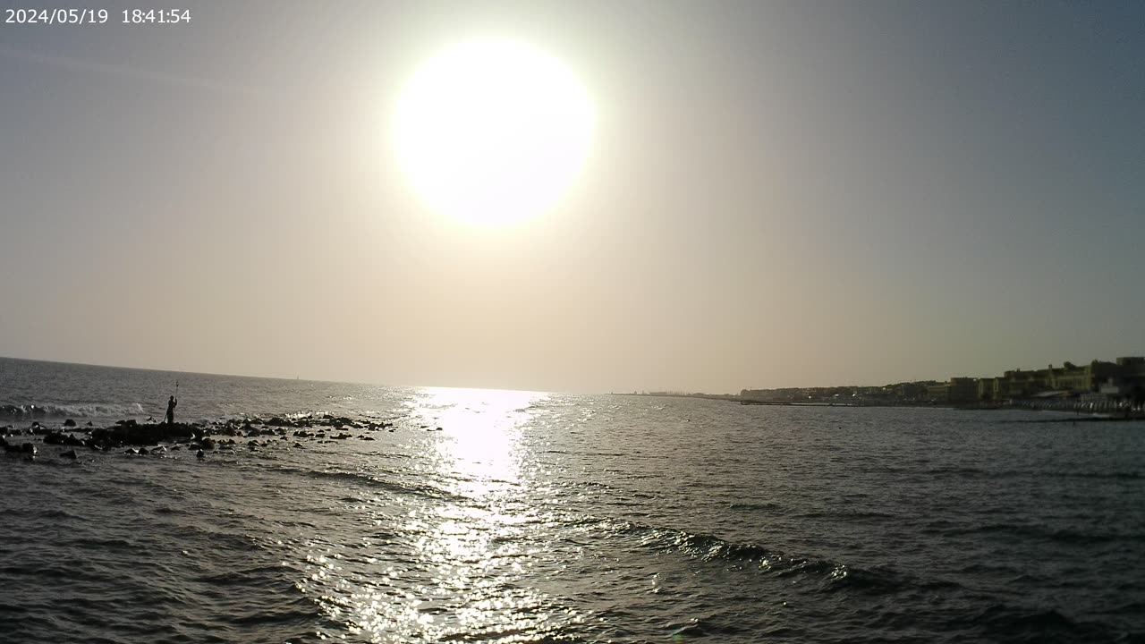 Pomeriggio sul mare di Ostia Lido, visto dal pontile il 19 maggio 2024