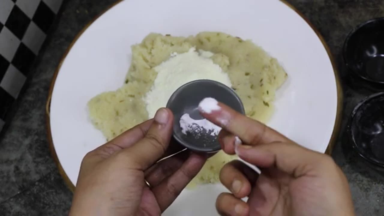 Pitha Recipe /Kakara Pitha।। মাএ ১/২ কাপ সুজি দিয়ে মুচমুচে কাঁকড়া পিঠা।