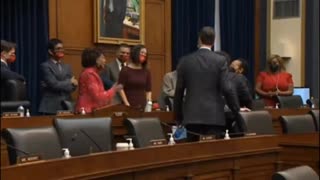 Maxine Waters appears to blow a kiss at FTX’s chief fraudster Sam Bankman Fried