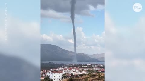 Towering waterspout twists on Turkey's coastline | USA TODAY