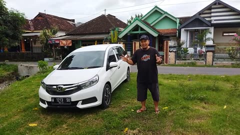 Mobil Putih