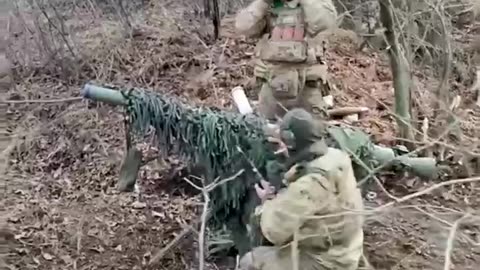 Ukrainians Fire Recoilless Gun