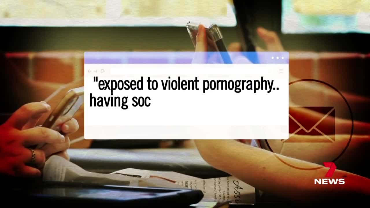 Parents want mobile phones in NSW high school classrooms banned _ 7NEWS
