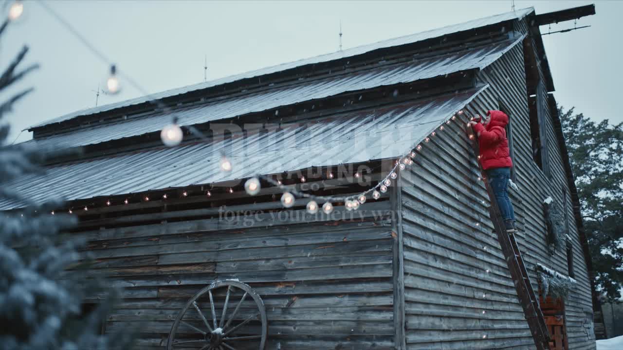 Duluth Trading TV Commercial Merry Motivation 30