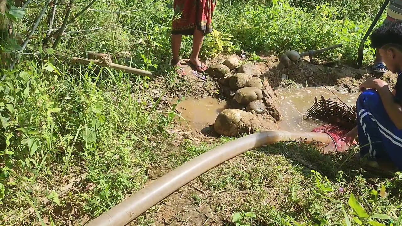 How to draw water with a pump || कसरी पम्पले पानी तान्ने 🤔🤔🤔🤔