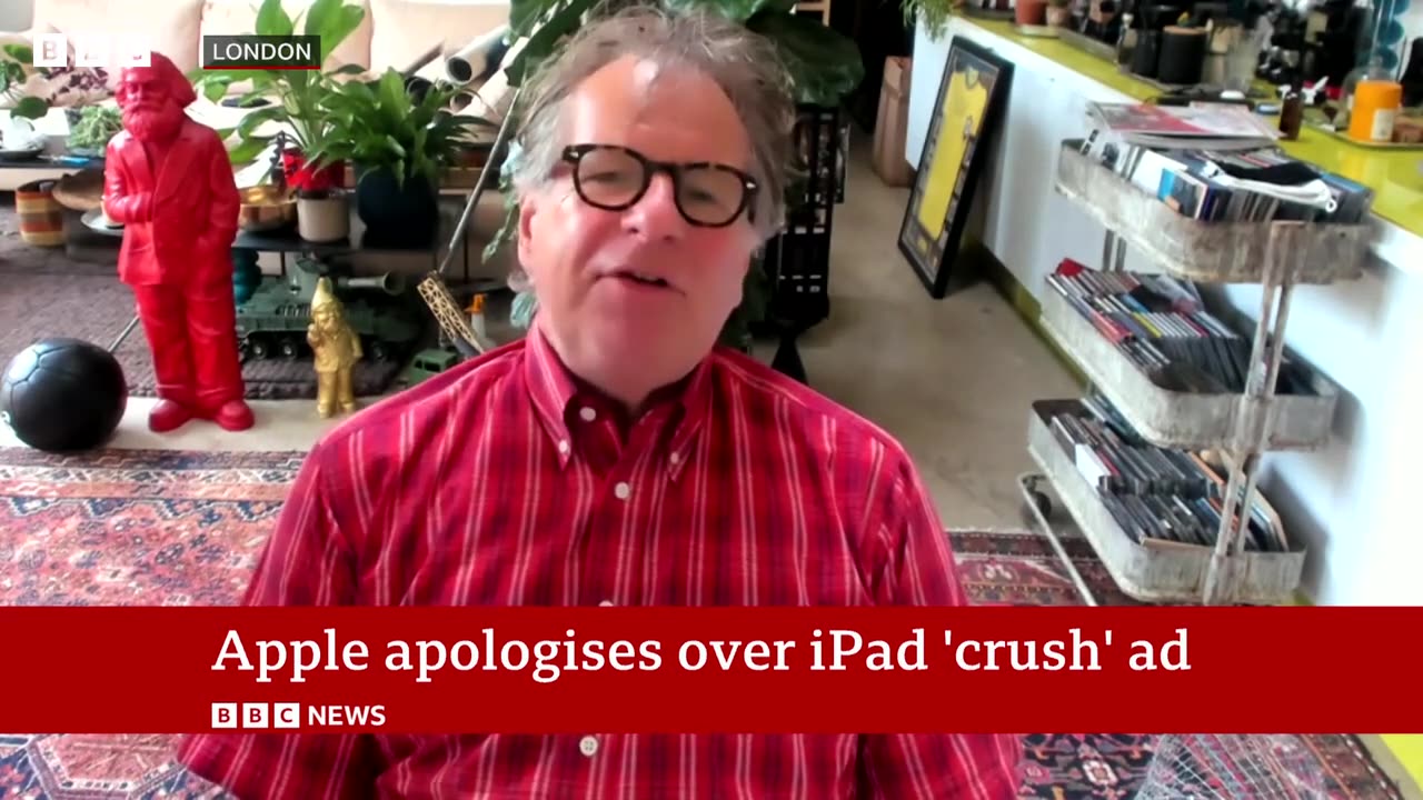 Apple apologises after iPad advert backlash | BBC News