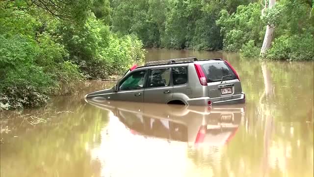 Australia flood sees one dead and ten missing