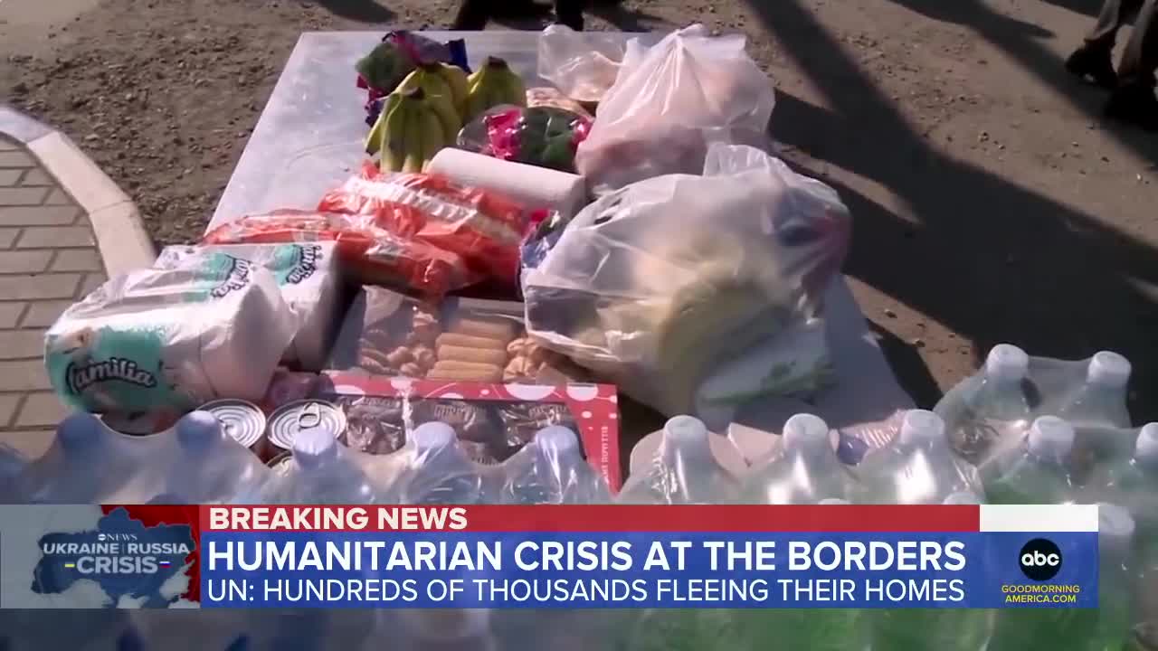 Tens of thousands flee Ukraine as world reacts l GMA