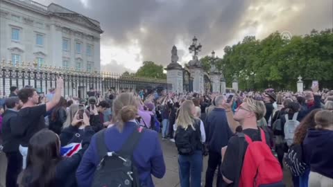 Death of Queen Elizabeth II announced at Buckingham Palace