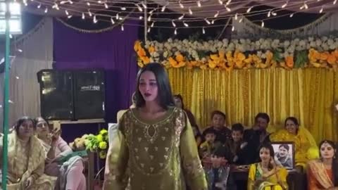 Pakistani tiktoker girl Mano dance video viral maira Dil ye pukary ajaa wedding dance viral Mano
