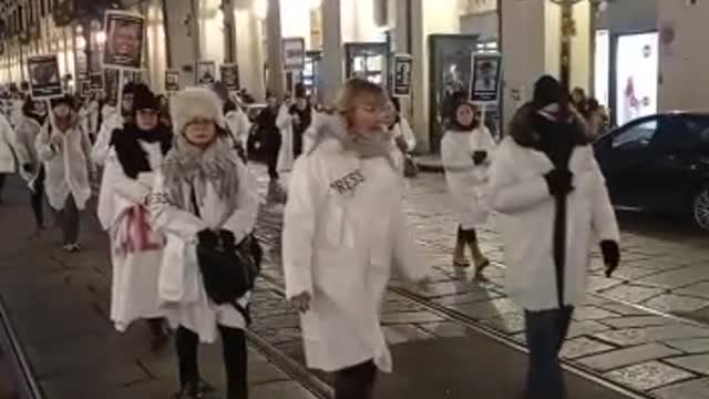Corteo a Torino per Reazioni Avverse