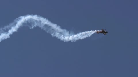 Aerobatic movements of show planes