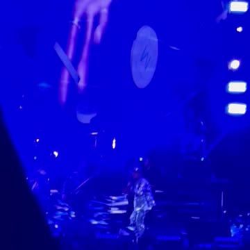 The famous LOS BOTONES AZULES song getting sung by @JuniorH_Oficial at the TOYOTA ARENA! #shorts