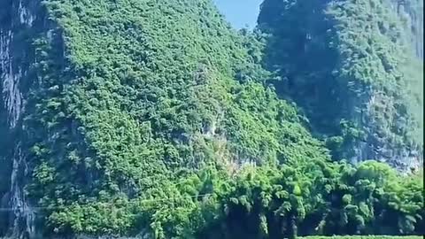 Green mountains and clear waters