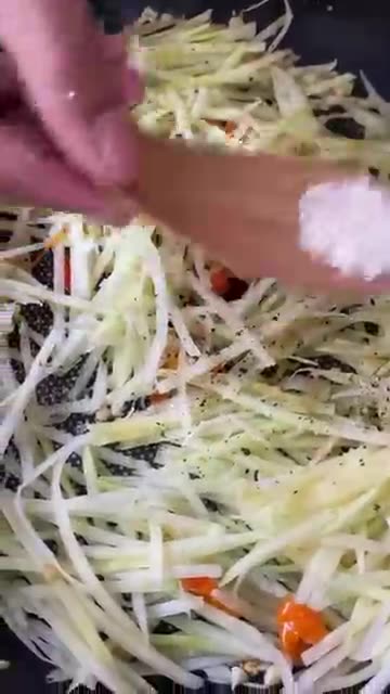 Stir Fry Young Papaya with Egg🙏🏽😊 #bali #food #stirfry #pepayamuda #youngpapaya #recipe #cooking