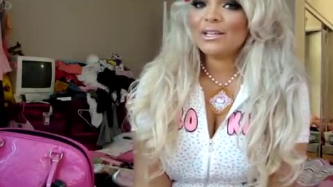 WHAT'S IN MY PURSE??? | Trisha Paytas
