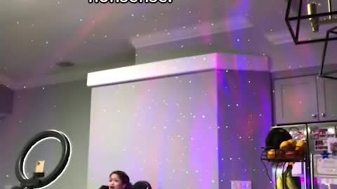 A woman named sagisi in titok released a behind the scenes gag to show her daily