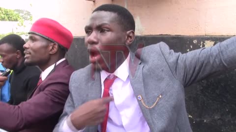 TTIYAGGAASI E KYAMBOGO_ Poliisi egobaganya n’abayizi abawakanya ssente z’engassi