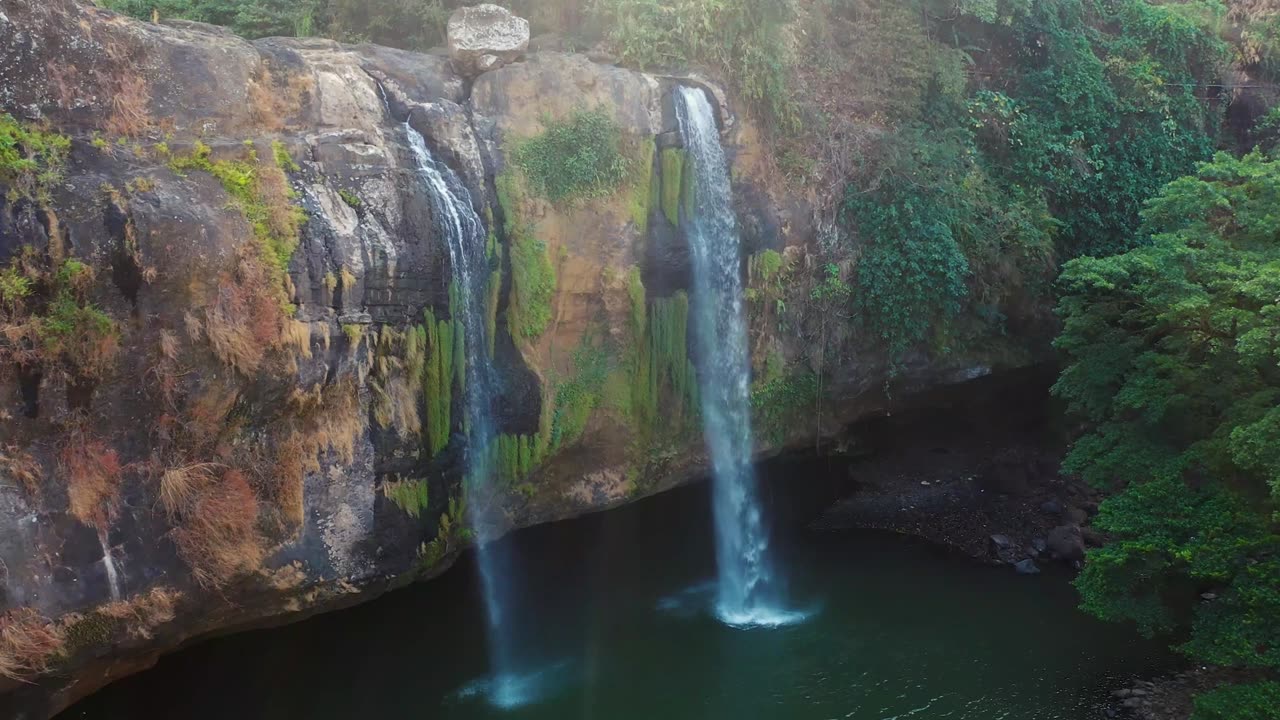 Escape to Serenity: Kanyon Waterfall Video with Soothing Music