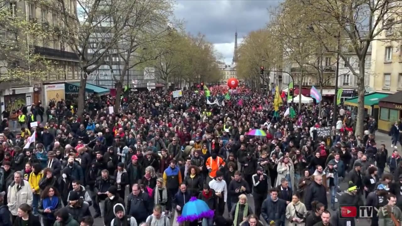 FRANCE - Paris. The people absolutely will not stop!