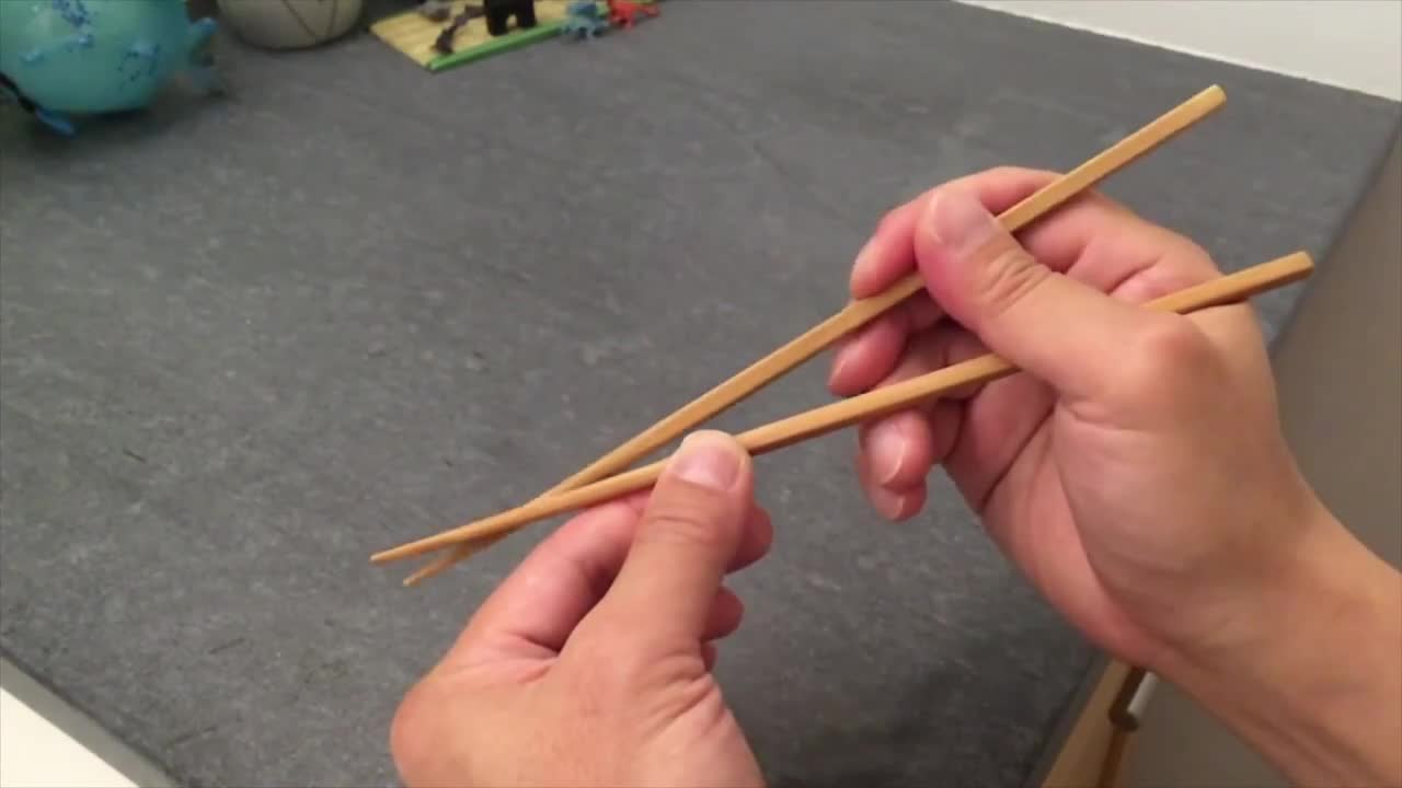 How to use chopsticks with the Standard Grip