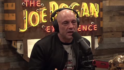 Joe Rogan tells a story about Dave Chapelle, Steve Jobs, and the first iPhone