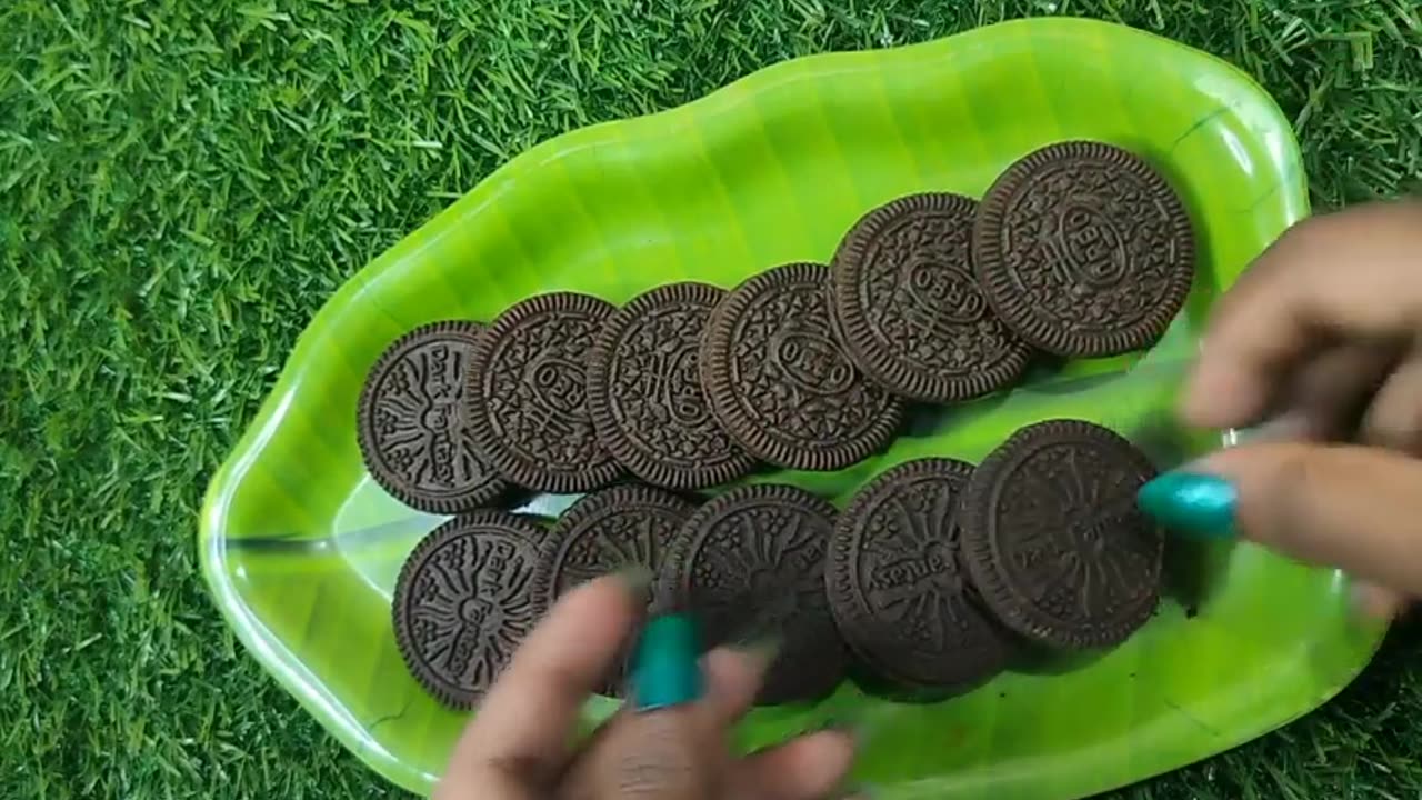 Oreo vs Dark Fantasy