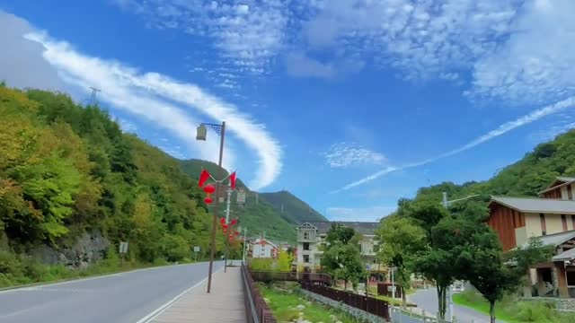 On the way or at home during the National Day holiday? Great rivers and mountains of the motherland