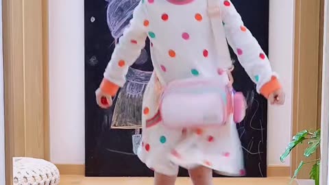 The baby changes clothes in a very cool transformation style