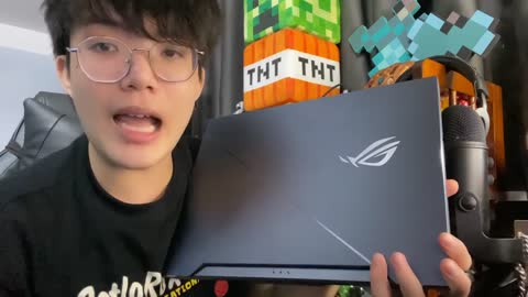 PHONG CẬN BỊ SAMMY ĐÁNH SẤP MẶT VÌ MUA LAPTOP GAMING 120 TRIỆU | 1 NGÀY TRỐN CHƠI GAME VÀ CÁI KẾT