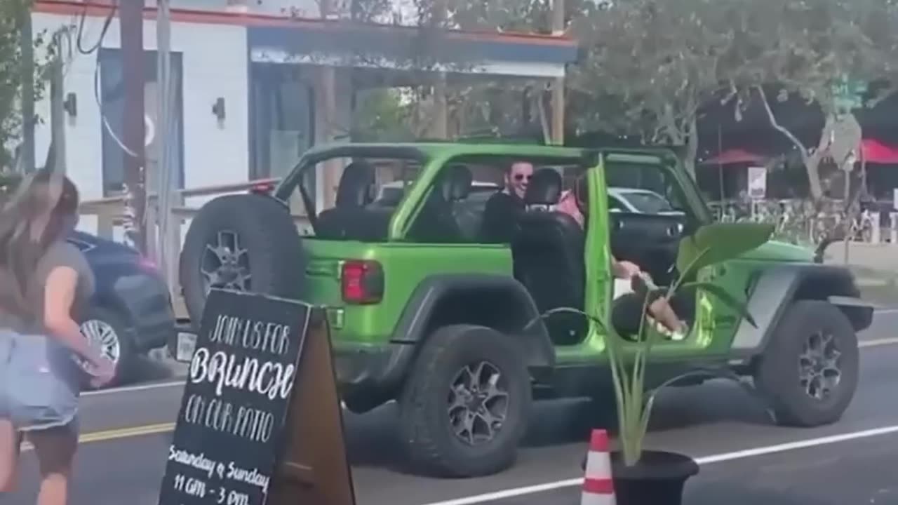 Must Watch Until The End 😂😂😂 #funny #fails #shorts #viral #idiotsfolder