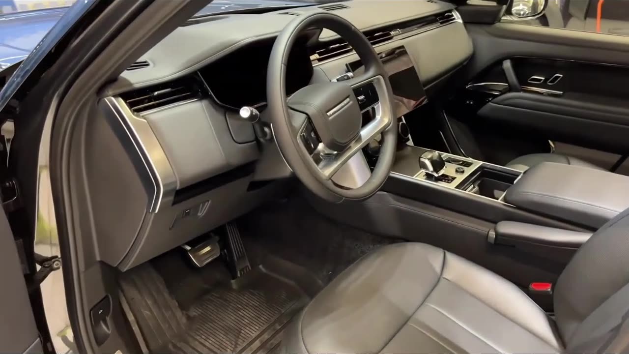 Range Rover vs Cadillac Escalade V