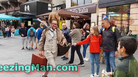 Amazing Living Human Statue | Statue | Street performers