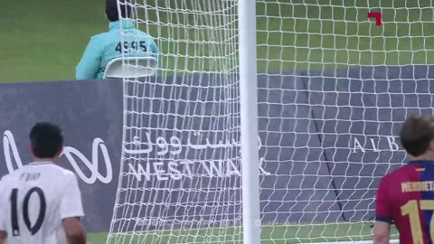 Ronaldinho still got it. 🇧🇷