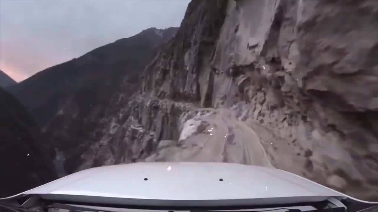 Top 10 Most Dangerous Roads in The World