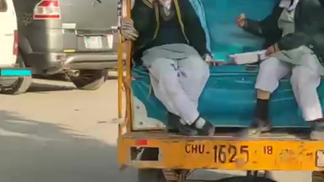Child dinner in chingche car