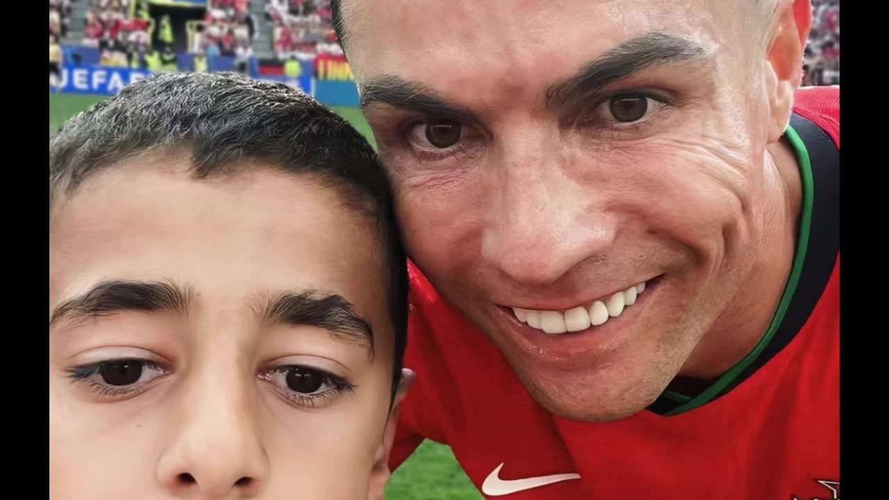 Ronaldo Loves with his fans