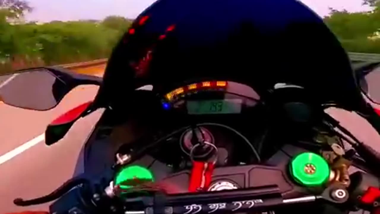 ZX10R vs R1 Wheelie