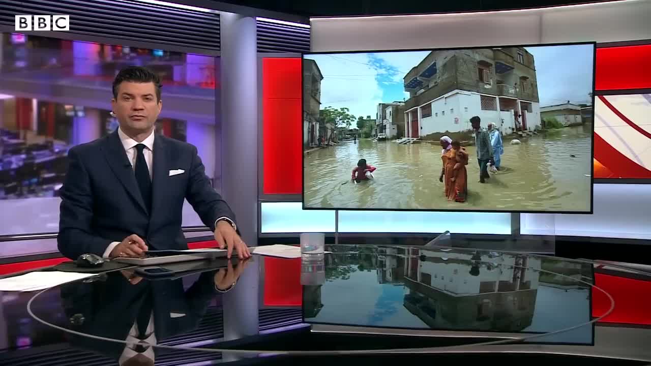 Pakistan flood victims struggle to access food and water as death toll rises - BBC News