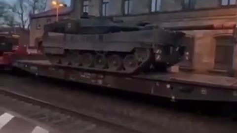 Leopard Tanks Arrive on Ukraine's Borders