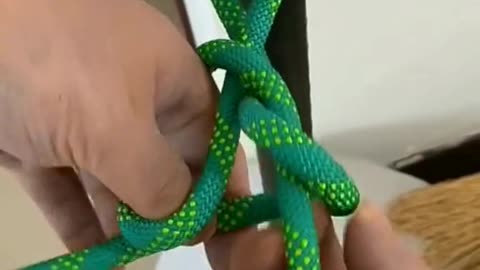 A simple knot 16