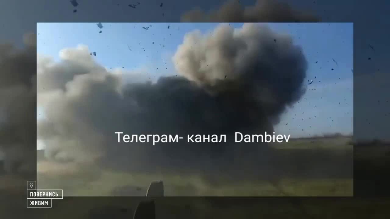 Video of an armored HMMWV of the Ukrainian army detonated on a mine