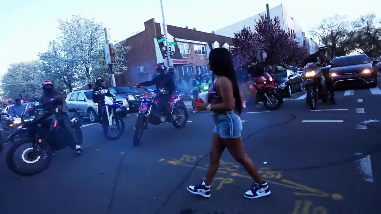 Lola Brooke feat Billy B - "Don't Play With It" (Official Music Video)