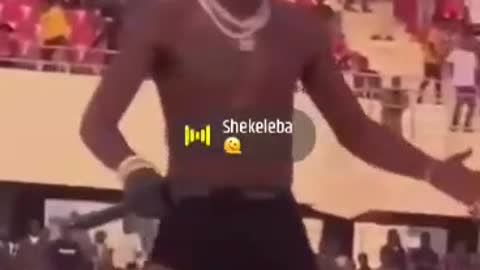 Shatta wale remove dress after a shocking over fans filling Accra sports stadium