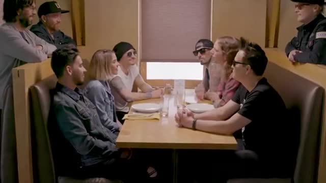 Linkin Park help a couple navigate their first date
